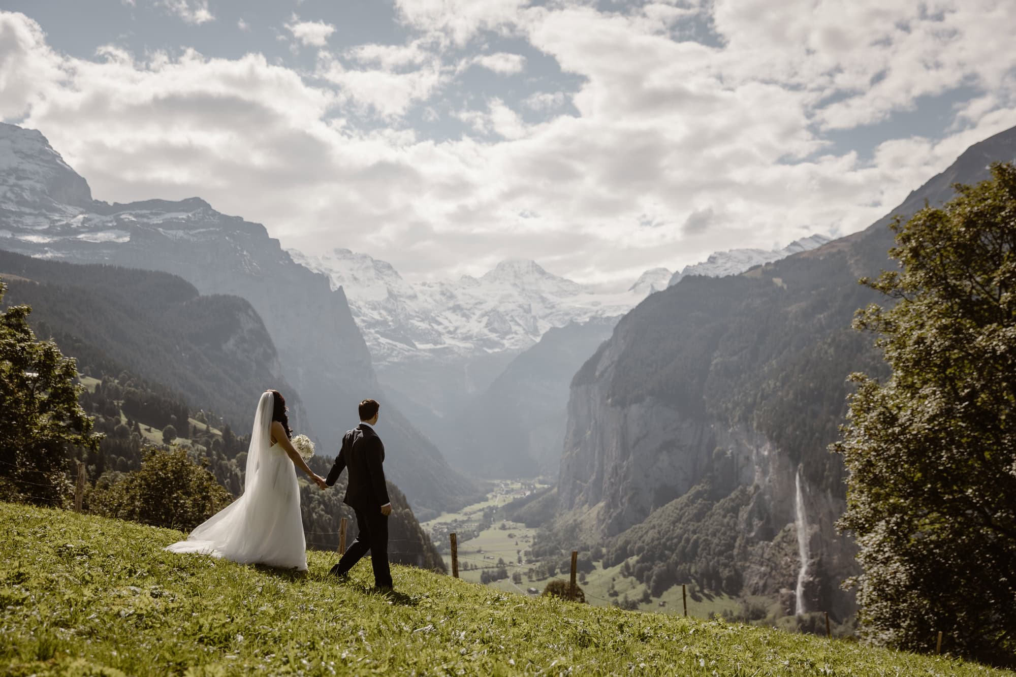 hiking-elopement-Lauterbrunnen