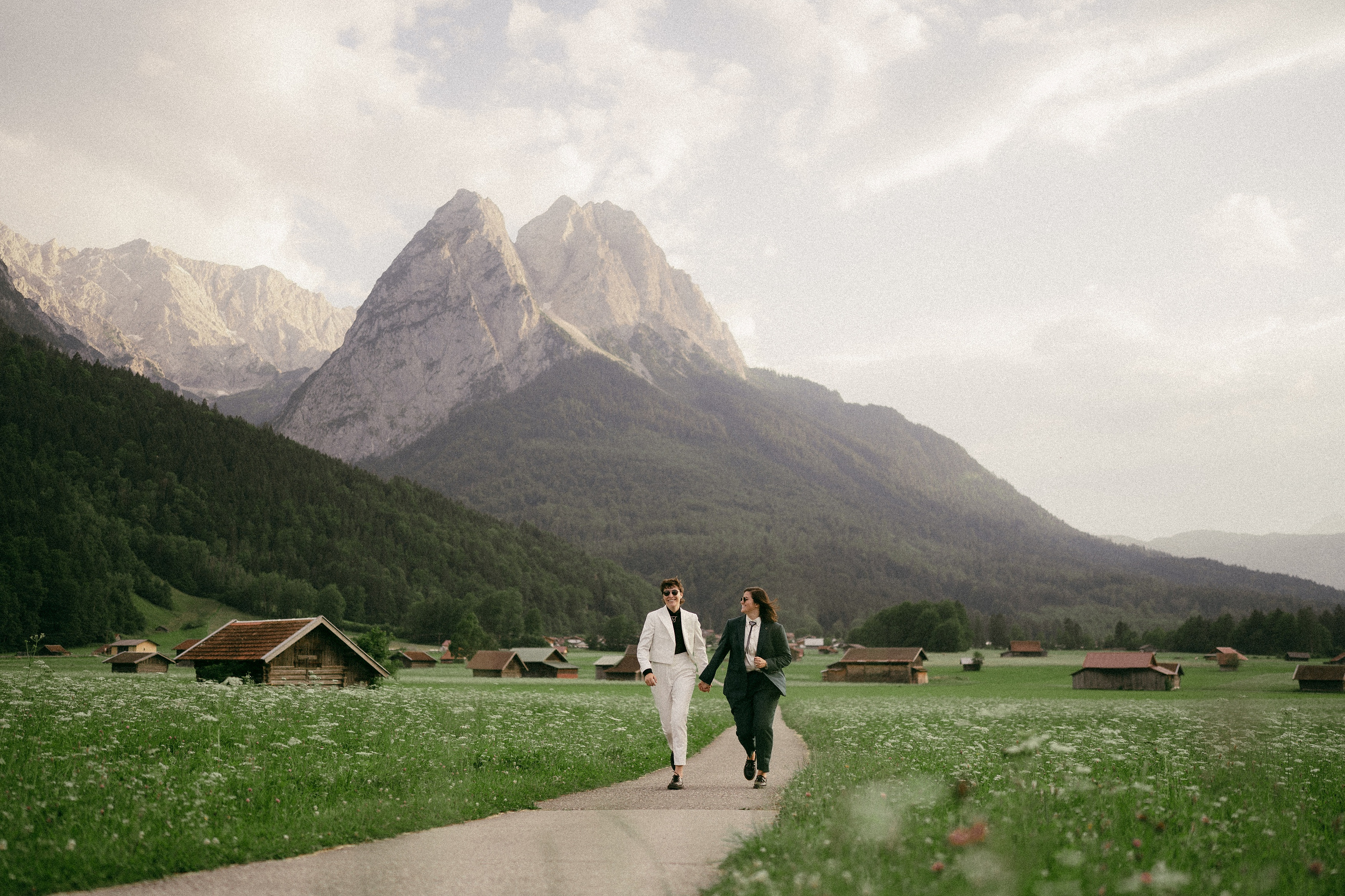 couple-walking-meadow-germany-elopement-photographer