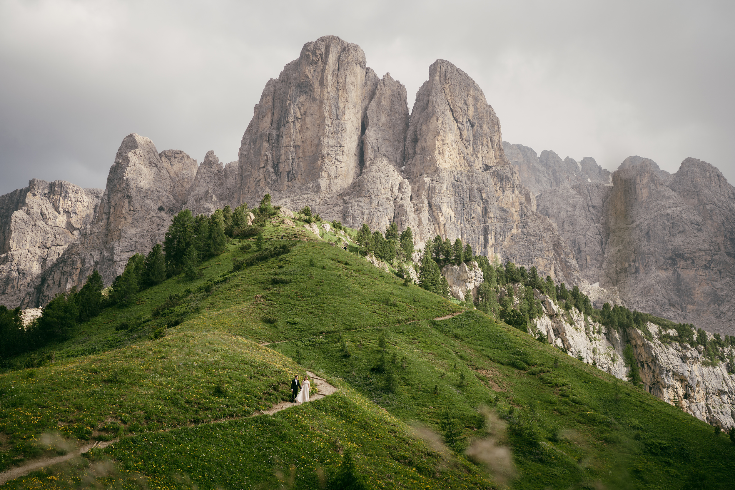 dolomites-elopement-at-passo-gardena